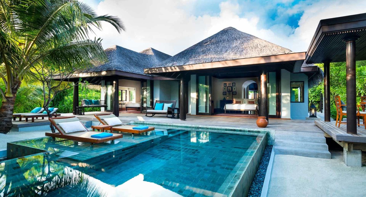 anantara-hotels-resorts-anantara-kihavah-family-pool-villa-outdoor-area-1920x1037