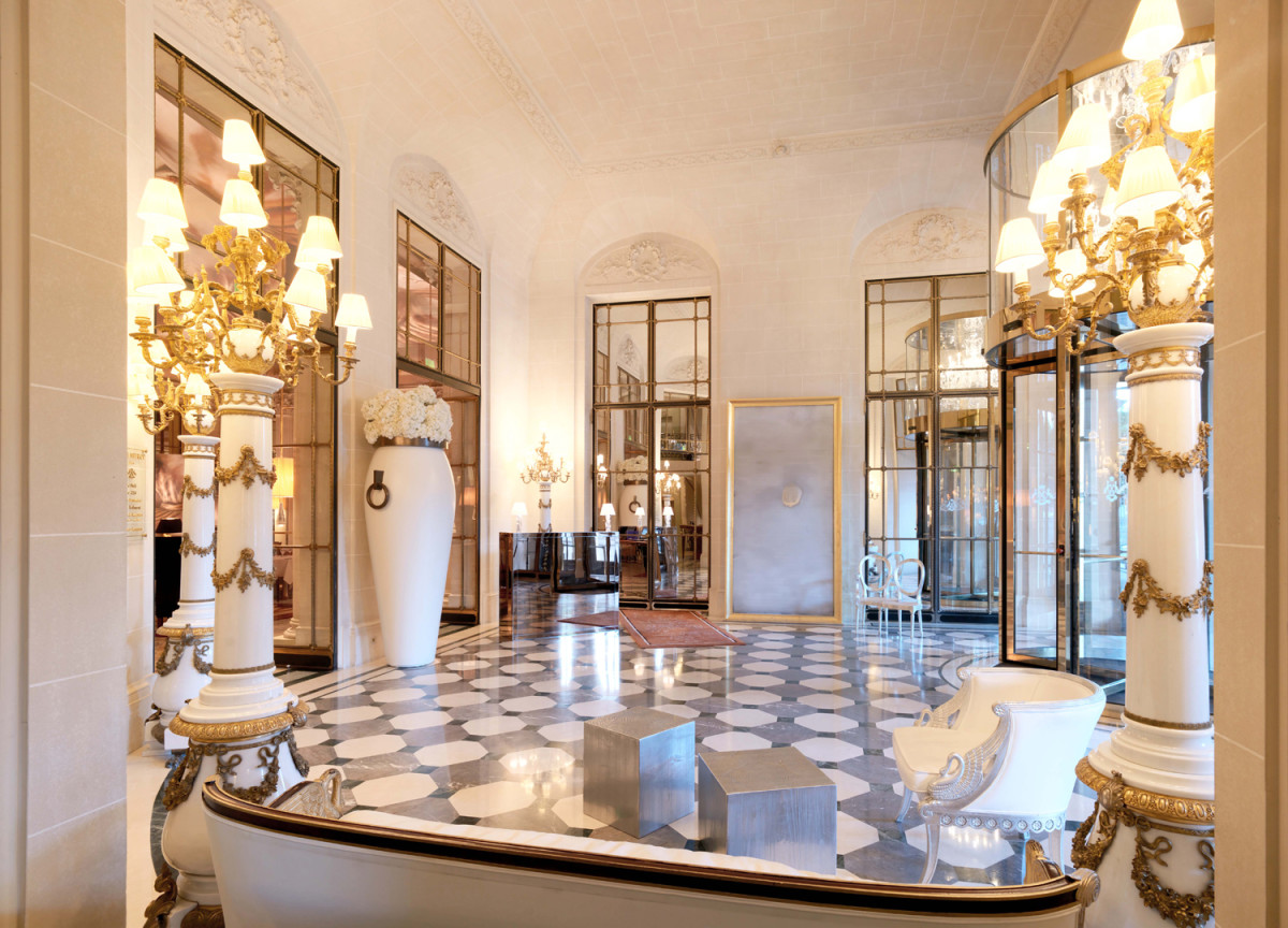dorchester-collection-le-meurice-lobby-credit-niall-clutton-2