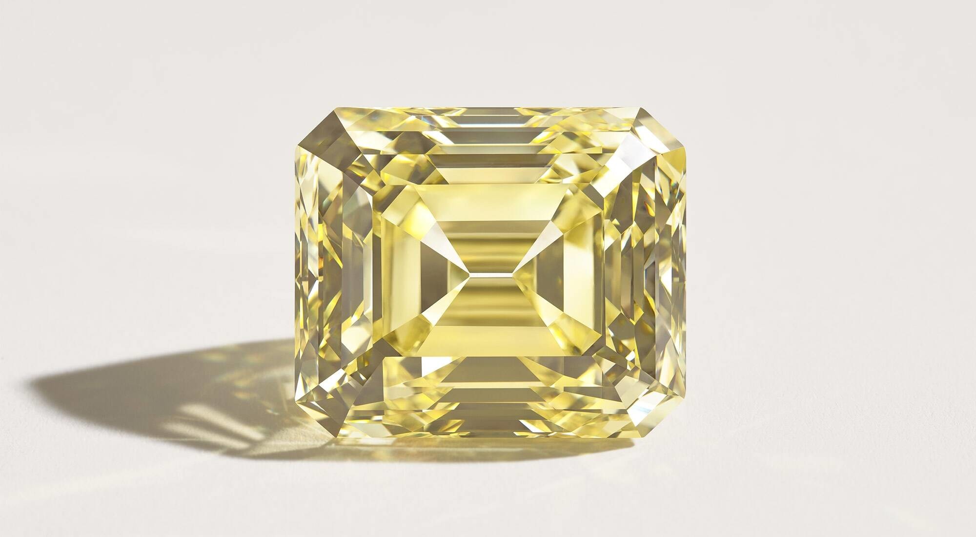 news-main-fred-retrouve-lun-des-plus-incroyables-diamants-jaunes-du-monde-son-emblematique-soleil-dor-apres-plus-de-44-ans-de-separation.1641831594.jpg